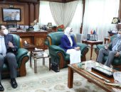 وزيرة الصحة تلتقى رئيس هيئة قناة السويس لتطعيم العاملين بالقناة بلقاح كورونا 