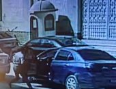 لحظة سرقة حقيبة معلمة من أمام مجمع مدارس بزهراء المعادى.. فيديو