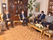 محافظ أسيوط يستقبل وفد برنامج التنمية المحلية لصعيد مصر