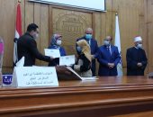 محافظ قنا يكرم حفظة القرآن الكريم فى مسابقة التربية والتعليم.. صور