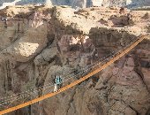 "سلم السماء" مغامرة محسوبة على ارتفاع 122 مترا.. ألبوم صور