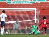 أستون فيلا يتقدم أمام ليفربول بهدف فى الشوط الأول بمشاركة صلاح وتريزيجيه