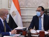 رئيس الوزراء يتابع مع وزير الإسكان موقف المشروعات المقرر افتتاحها رئاسيا