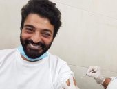 حميد الشاعرى يتلقى الجرعة الأولى من لقاح فيروس كورونا
