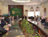 رئيس جامعة الإسكندرية يبحث دعم كليتي الهندسة والأسنان للحصول على الاعتماد