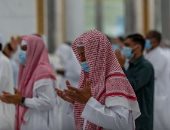 تشديد إجراءات كورونا خلال شهر رمضان.. ضيوف الرحمن بالمسجد الحرام يلتزمون بالإجراءات الاحترازية بأول صلاة تراويح.. شئون الحرمين تعلن جاهزيتها لاستقبال المعتمرين.. 100 مراقب على أبواب الحرم لاستقبال المصلين