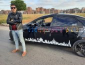 "جورج" من البحيرة يزين سيارته بمساجد وفوانيس رمضان احتفالا بالشهر الكريم