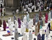"أسوشيتدبرس" ترصد احتفال المسلمين حول العالم ببدء رمضان وسط تفشى كورونا