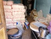 ضبط مخزن غير مرخص لتعبئة المواد الغذائية بالدقهلية يمارس الغش التجارى