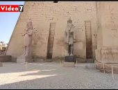 شاهد ترميم تماثيل الملك رمسيس الثانى بمعبد الأقصر بأيادٍ مصرية
