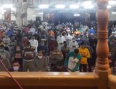 أول جمعة فى رمضان .. صلاة التراويح من فى أكبر مساجد البحيرة "فيديو"