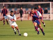 مدفع الإفطار.. الظاهرة رونالدو يراوغ نصف فريق ويسجل لبرشلونة "فيديو"