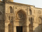 مساجد لها تاريخ.. الجامع الأقمر شمس ساطعة داخل شارع المعز