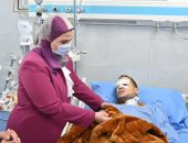 وزيرة التضامن الاجتماعى تتفقد حالة مصابى قطار طوخ بمستشفى بنها الجامعى