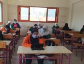 غرفة عمليات بتعليم القاهرة لمتابعة الامتحان التجريبى لطلاب الثانوية.. صور