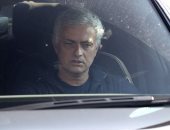 مورينيو يغادر مقر تدريبات توتنهام للمرة الأخيرة بعد إقالته.. فيديو وصور