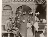100 صورة عالمية ..  صالون حلاقة مصرى فى القرن الـ 19