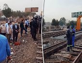 وزير النقل ومحافظ القليوبية يتابعان إحلال وتجديد خط السكة الحديد بموقع حادث قطار طوخ.. والنيابة تستمع لأقوال المصابين.. وبيان الصحة: 11 وفاة و98 مصابا.. ورئيس جامعة بنها: حالة المصابين مستقرة.. فيديو وصور