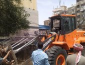حى السويس يشن حملة لإزالة الإشغالات والتعديات على الطريق العام