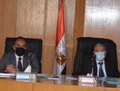 محافظ المنيا يتابع موقف مشروعات "حياة كريمة" ويشدد على زيادة معدلات التنفيذ