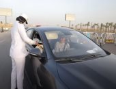 "الداخلية" توزع وجبات إفطار على الصائمين بالشوارع قبل المغرب.. فيديو