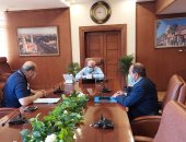 محافظ بورسعيد يتابع معدلات تنفيذ المشروعات الصناعية وتطبيق الإجراءات الاحترازية