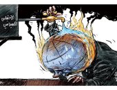 الأرض تحاول إطفاء نيران الأزمات السياسية فى الشرق الأوسط فى كاريكاتير سعودى