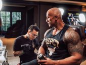 ذا روك يضيف تاتو جديدا على جسده ويكمل 100 ساعة رسومات.. صور