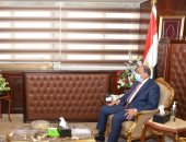 وزير التنمية المحلية ومحافظ القليوبية يستعرضان مشروعات تطوير الريف المصرى