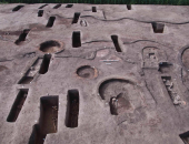 تفاصيل اكتشاف 110 مقابر أثرية بمنطقة كوم الخلجان بالدقهلية .. لايف وصور