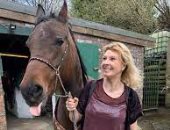 "المهرة إيزيس" وصاحبتها.. قصة بريطانية تواجه تهم تمويل إرهاب بسبب اسم حصان