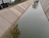 لوحة فنية تخترق الكتل السكنية.. شاهد تبطين وتأهيل ترع ديرمواس وسمالوط فى المنيا 