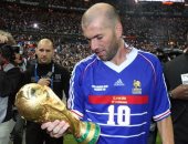 10 معلومات عن أسطورة كروية.. زيدان صائد الألقاب مع جيل فرنسا الذهبي