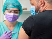 دراسة: التطعيم يقلل مخاطر انتقال فيروس كورونا بنسبة 49%