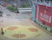 مان يونايتد ضد ليفربول.. الشرطة تحاول ابعاد الجماهير من أولد ترافورد "فيديو"