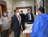محافظ المنيا: دعم مستشفيات الحميات والصدر بـ 135 سرير رعاية .. صور