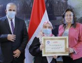 محافظ دمياط تكرم الطلاب الفائزين بمسابقة حفظ القرآن الكريم احتفالا بليلة القدر