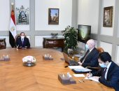 الرئيس السيسى يستعرض الموقف التنفيذى للمشروعات الحالية والمستقبلية بالمنطقة الاقتصادية لقناة السويس.. ويوجه بتركيز استراتيجية المشروعات على الاستثمارات الهادفة إلى توطين التكنولوجيا وامتلاك القدرة الصناعية