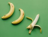 جففه واطحنه.. 5 فوائد صحية لقشر الموز أبرزها علاج حب الشباب