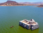 الجفاف يكشف عن كنيسة اختفت تحت الماء فى بحيرة مكسيكية منذ 40 عامًا