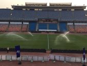 رش ملعب استاد القاهرة قبل مباراة القمة بـ3 ساعات.. فيديو