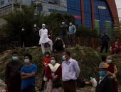 أطباء نيبال يحذرون من زيادة حالات كورونا ونقص الأكسجين وأسرة المستشفيات.. صور