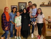 أحمد قنديل يزور أسرة الشهيد إسلام مشهور بعد تجسيده فى الاختيار 2