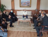 محافظ بورسعيد يستقبل وفد الكنيسة الإنجيلية للتهنئة بعيد الفطر المبارك