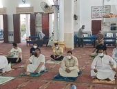 شاهد توافد المواطنين لأداء صلاة عيد الفطر بالسويس 