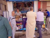 تزايد الإقبال على شراء الفسيخ والرنجة فى ثانى أيام عيد الفطر بدمياط