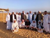 العيد فرحة في شمال سيناء.. تواصل الاحتفالات بإجراءات احترازية وصور تذكارية وعبارات متوارثة.. الدواوين تستقبل المهنئين والشواطئ مغلقة.. التهانى بدون مصافحات والجلوس فى الدواوين بوضع تباعد اجتماعى.. صور