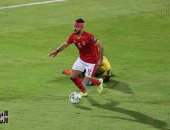 الأهلى يضع قدما بنصف نهائى دورى أبطال أفريقيا بثنائية فى صن داونز.. المارد الأحمر يُسقط بطل جنوب أفريقيا بهدفي طاهر وصلاح محسن.. أداء حامل اللقب غير مُطمئن.. وعلامات استفهام على أداء الحكم السنغالي