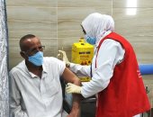 "معا نتعافى" .. شاهد تطعيم 500 شخص ضد فيروس كورونا بالبحيرة