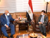 محافظ الوادي الجديد يرتب مع وزارة الرياضة نهائي مراكز الشباب